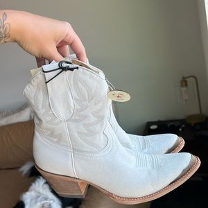 Idyllwind full grain leather size 10 tags still attached!